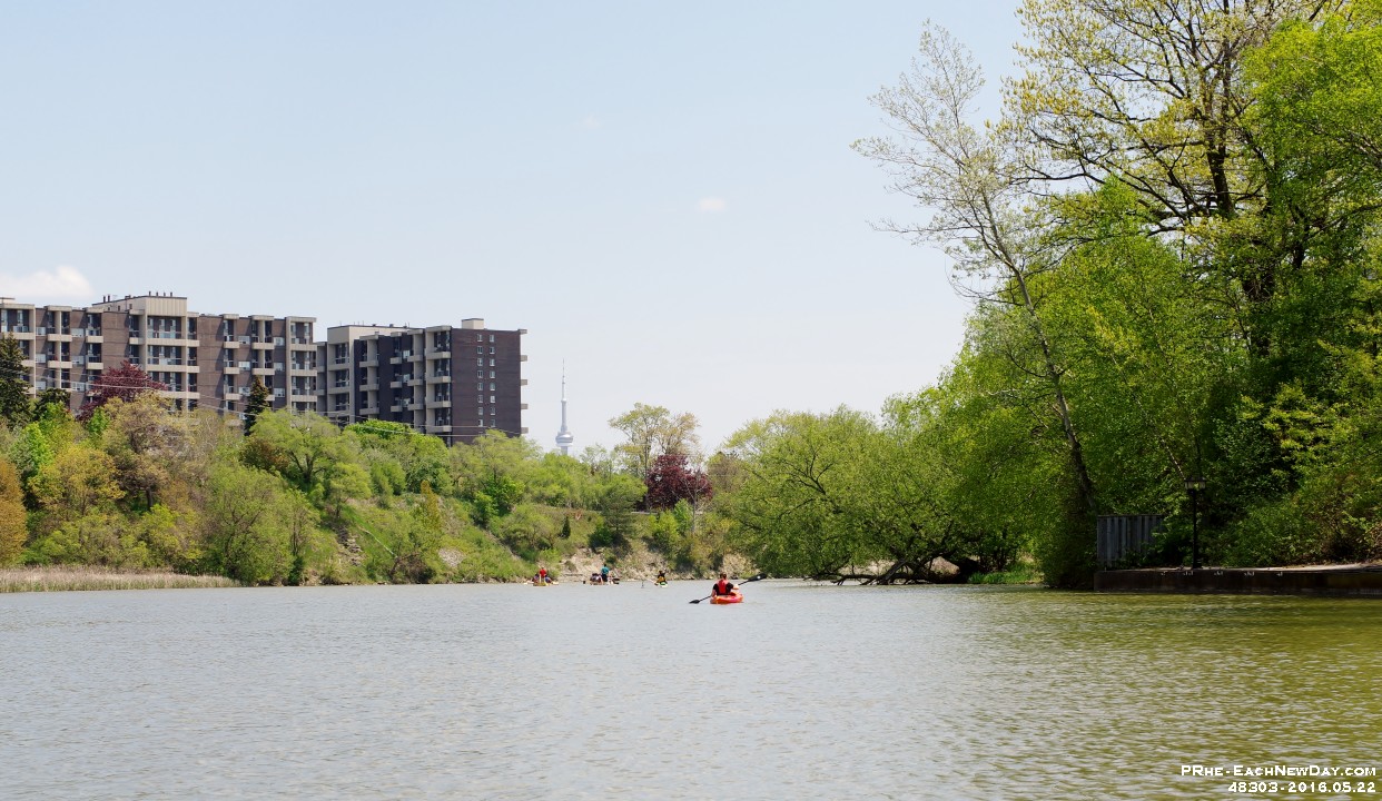 48303CrLe - Anniversary Weekend Kayak Adventure - Kayaking along the Humber River into Lake Ontario, for a picnic